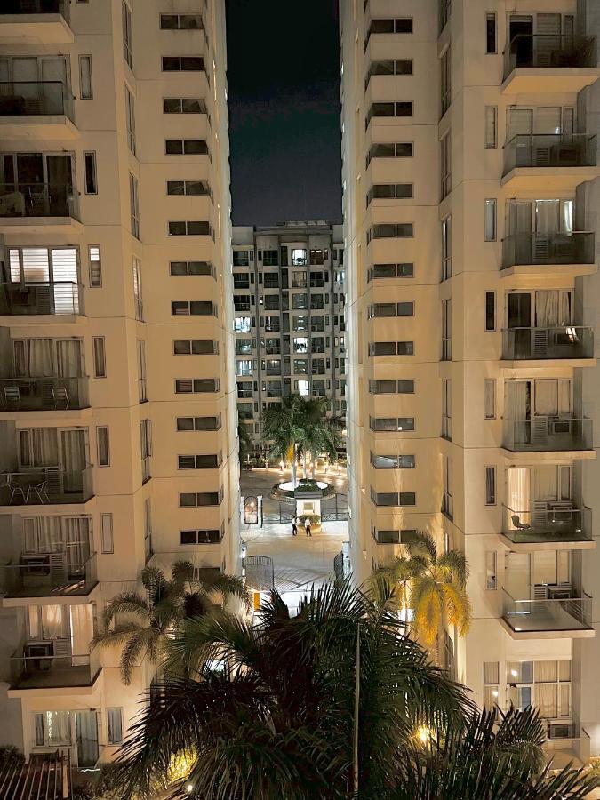 Kiel 5-Star Condo Hotel Across Naia Manila Airport Terminal 3 باساي المظهر الخارجي الصورة